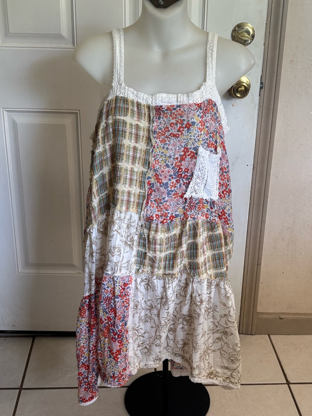 Large Pol Golden Fields Floral/Plaid Patchwork bohemian style Dress.  In EUC!